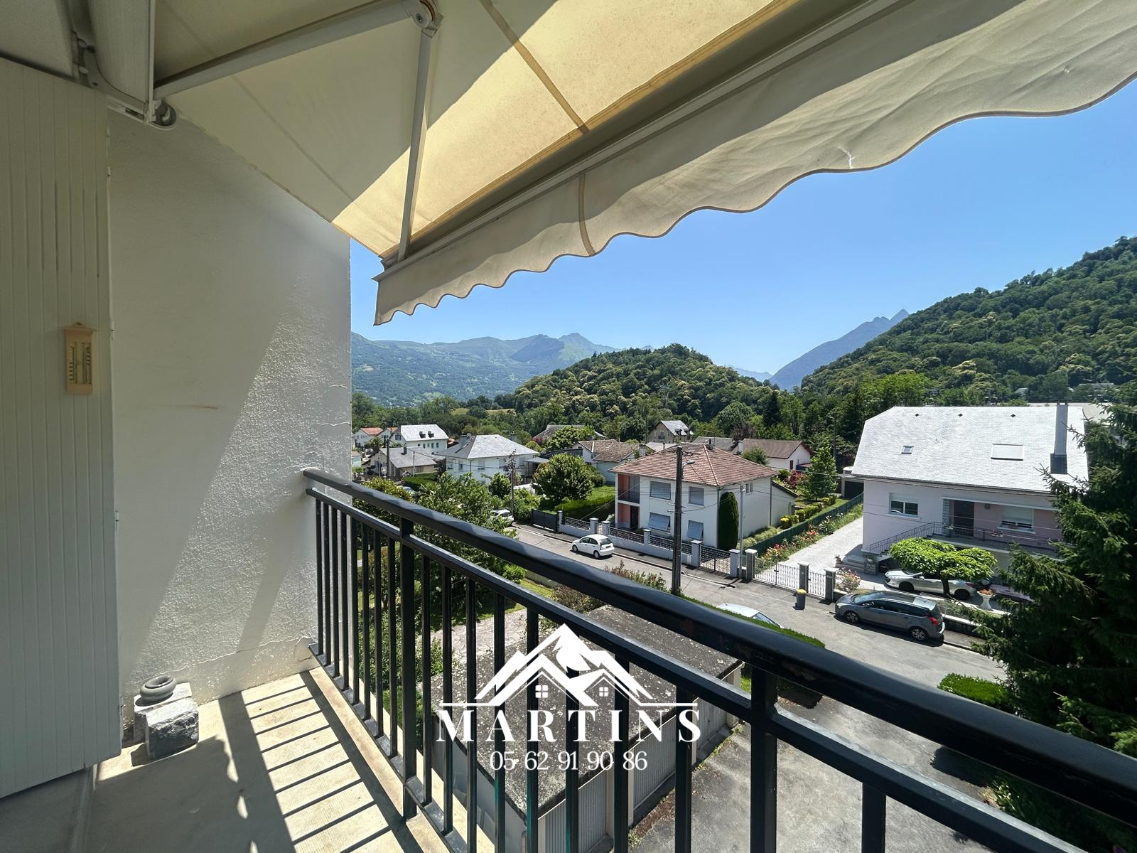 ARGELES-GAZOST - Appartement de type 4 + balcon, cave, garag